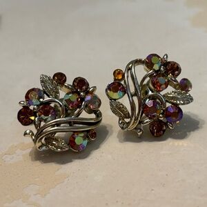 Lisner Golden Champagne Auora Borealis Rhinestone Floral leaf Screwback Earrings